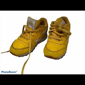 Toddler yellow Reebok sneaker sz7